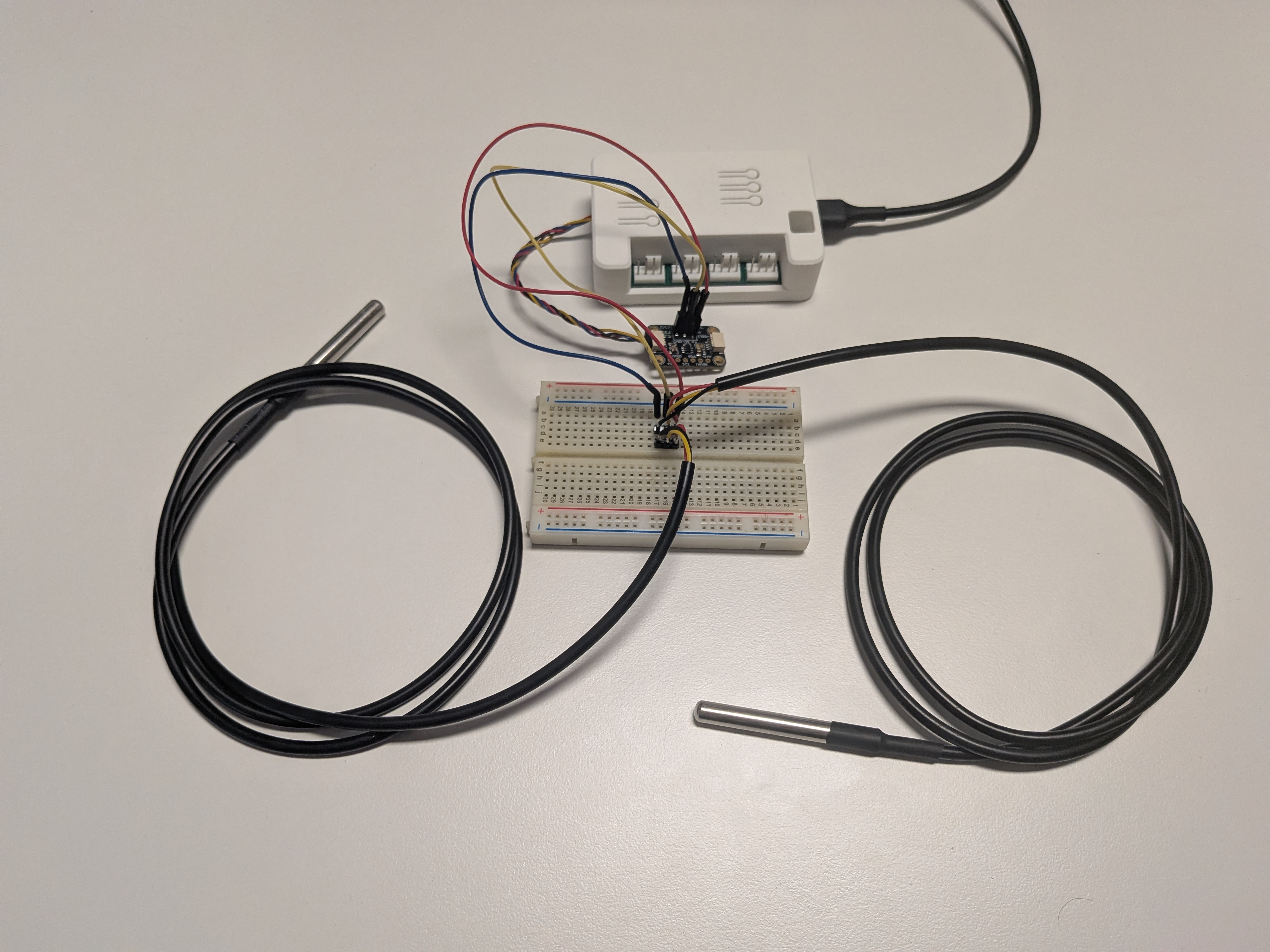 Bench setup: the WiFi Fan Controller with a DS2484 bridge on the Qwiic connector and two DS18B20 probes wired to the 1-Wire bus